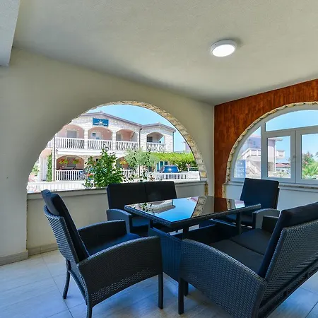 Apartment Lucica *
