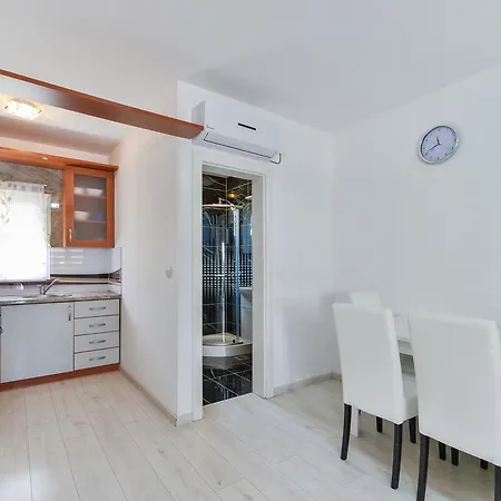 Lucica Apartment Vir