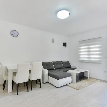 Apartment Lucica Vir