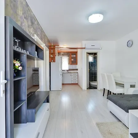 Apartment Lucica