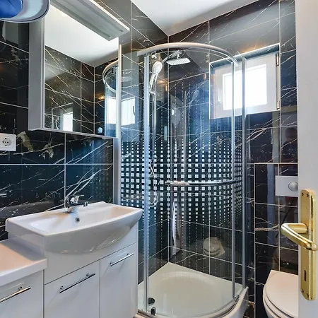 Lucica Apartment *