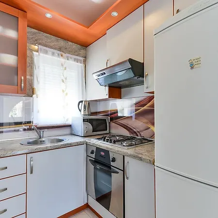 Apartment Lucica *