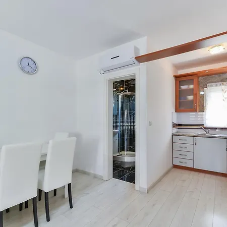 Apartment Lucica