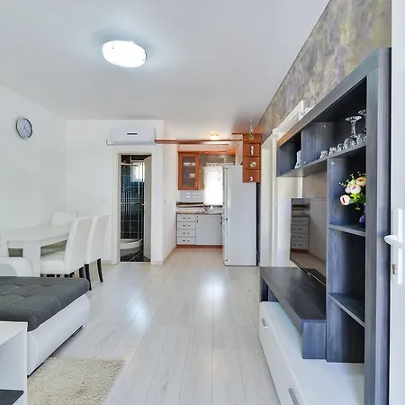 Lucica Apartment Vir