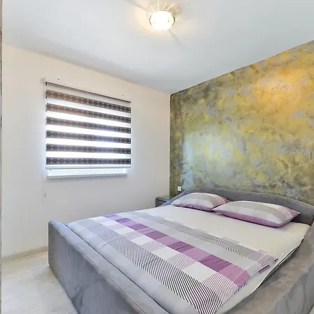 Apartment Lucica